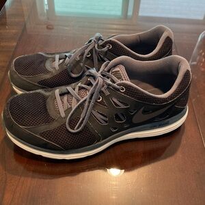 Nike dual fusion black and grey athletic shoes size 11.5